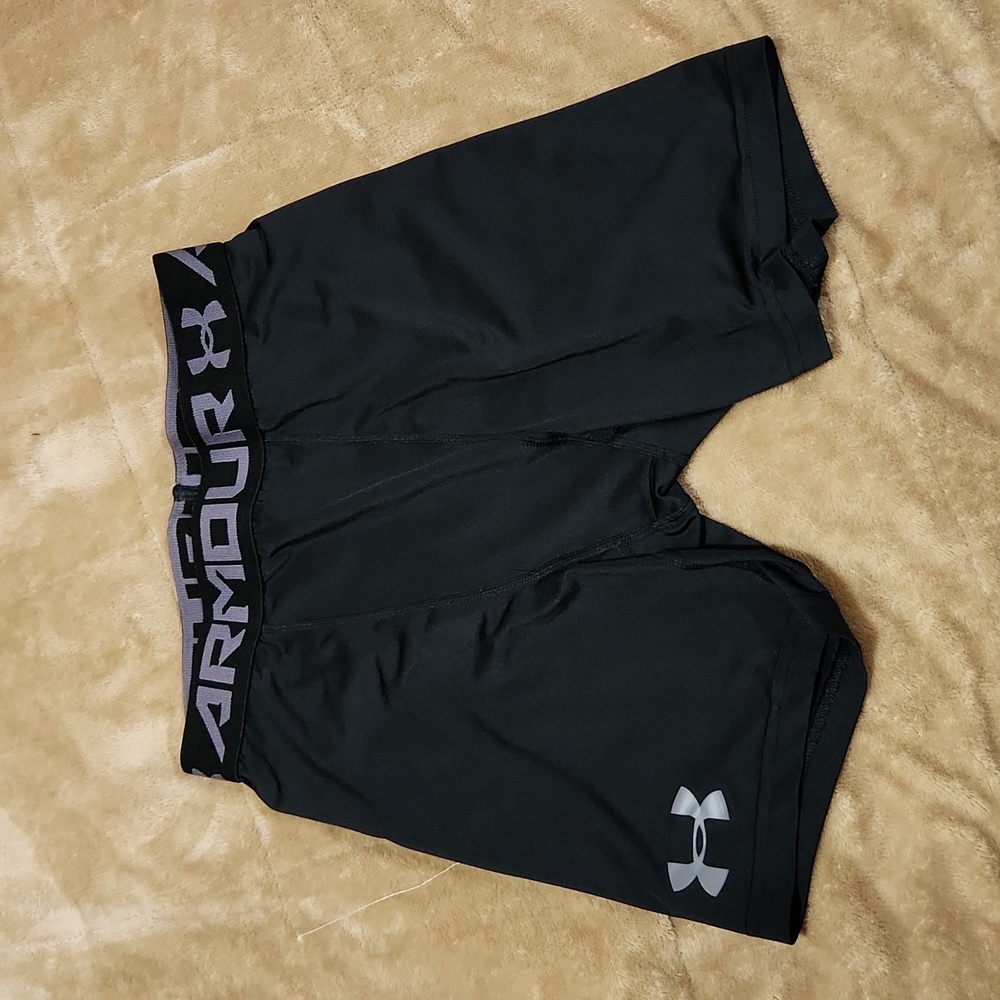 Under Armour black shorts